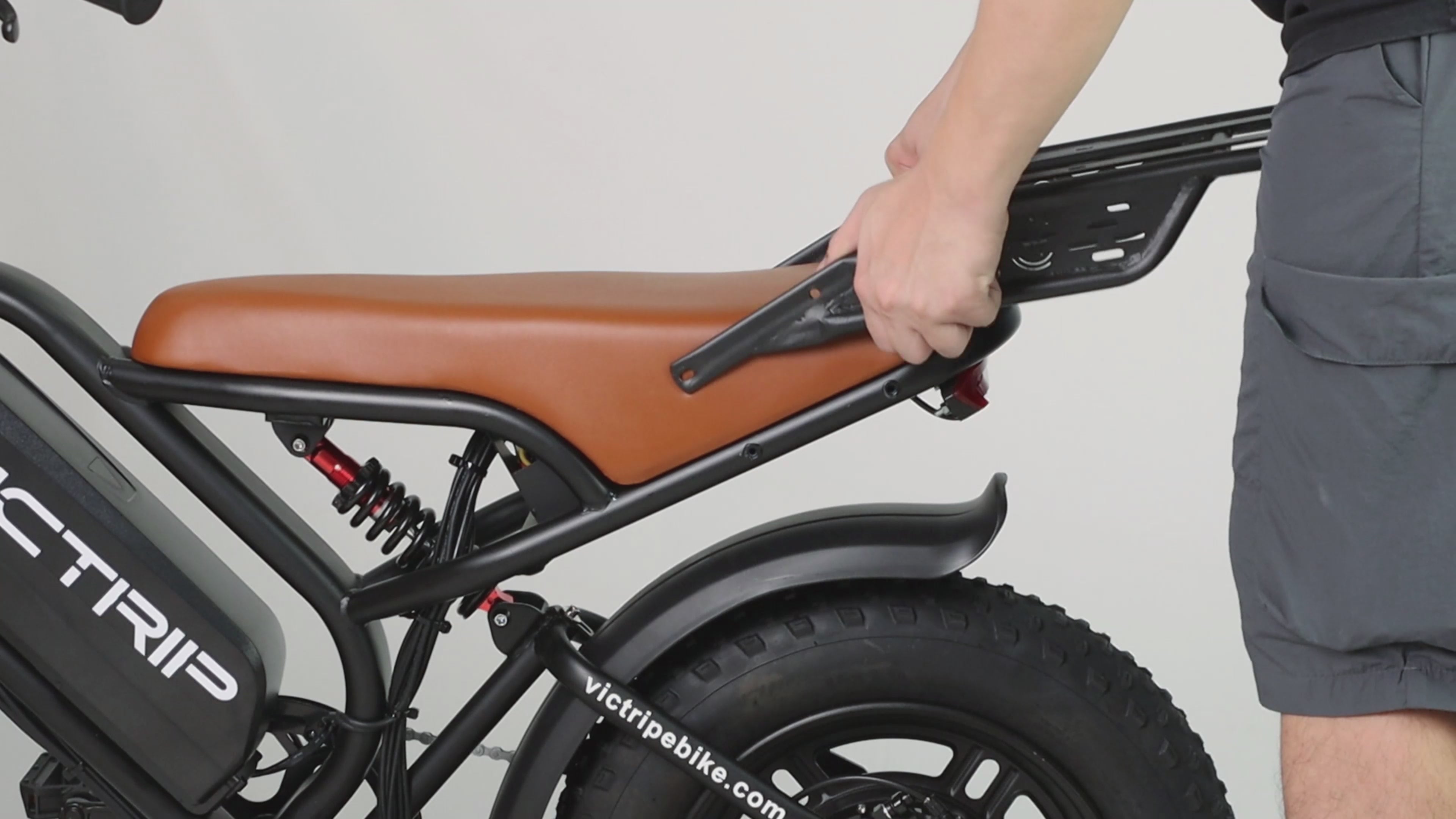 Load video: Rear Rack &amp; Basket For EBike | VICTRIP