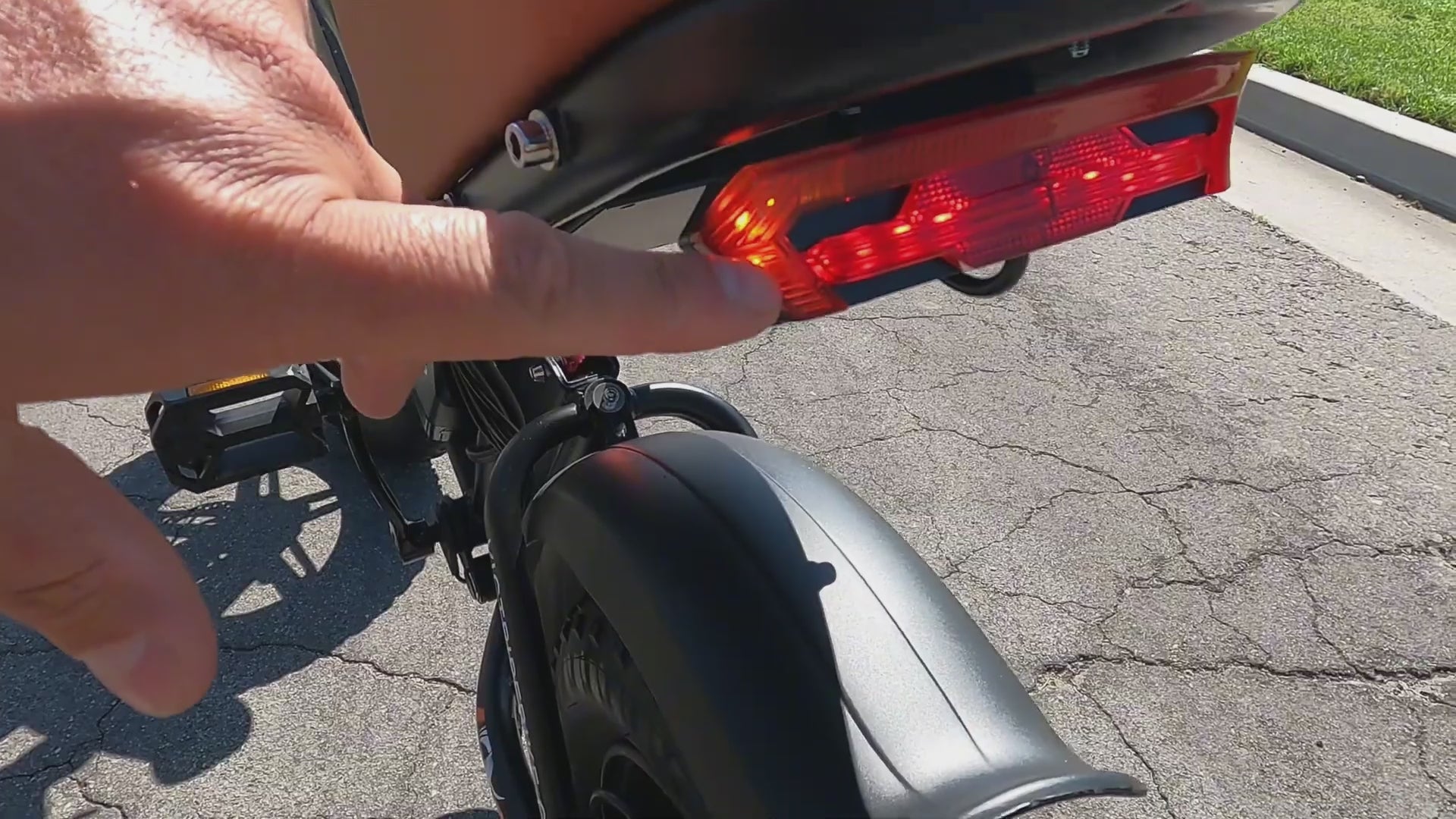 Load video: Best Moped Style E Bike Under $1000​​ | VICTRIP
