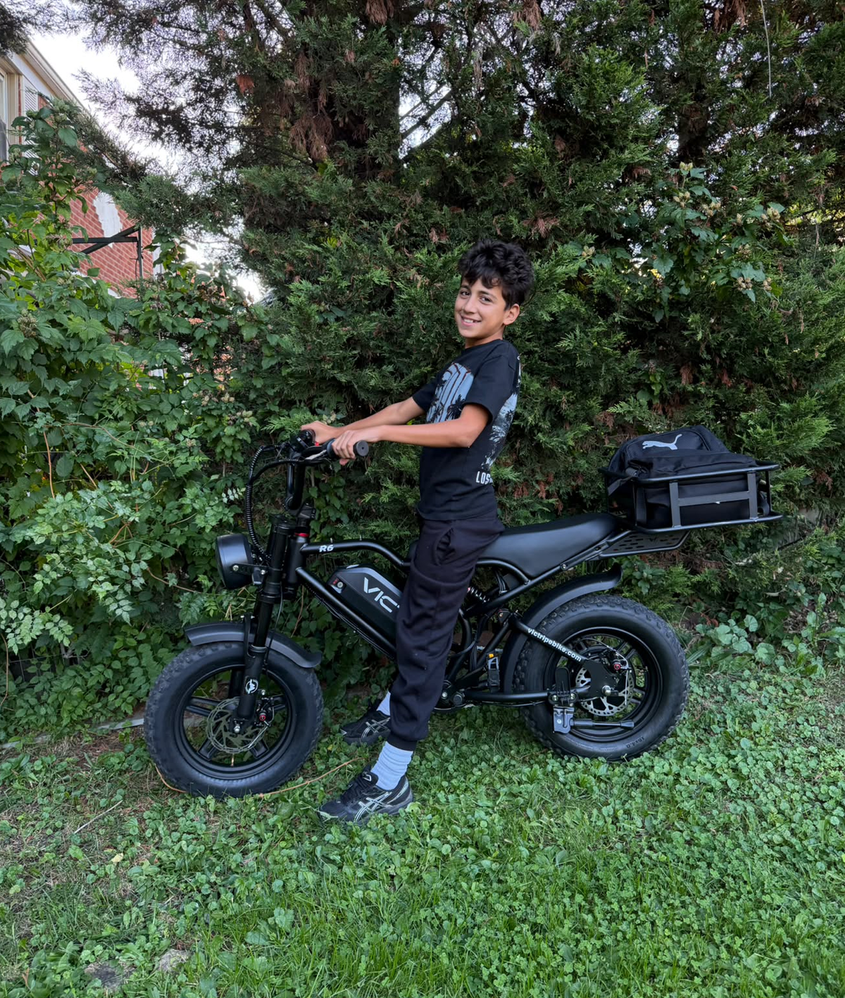 Electric bicycle with a cargo rack
